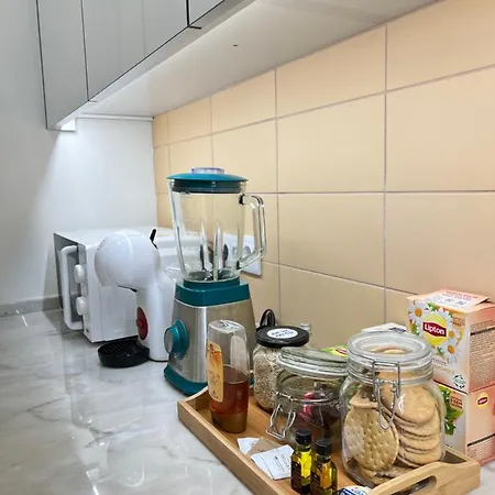 Cozy With Shared Bathroom On Rua Augusta *