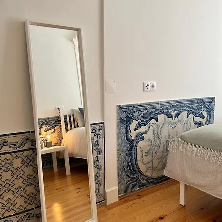 Cozy With Shared Bathroom On Rua Augusta *
